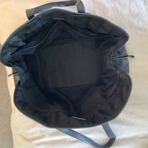 Tumi Weekender Tote Black Ballistic Nylon and Leather handles - Picture 8 of 10